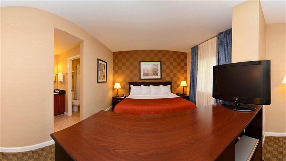 Quality Suites Роквил Екстериор снимка